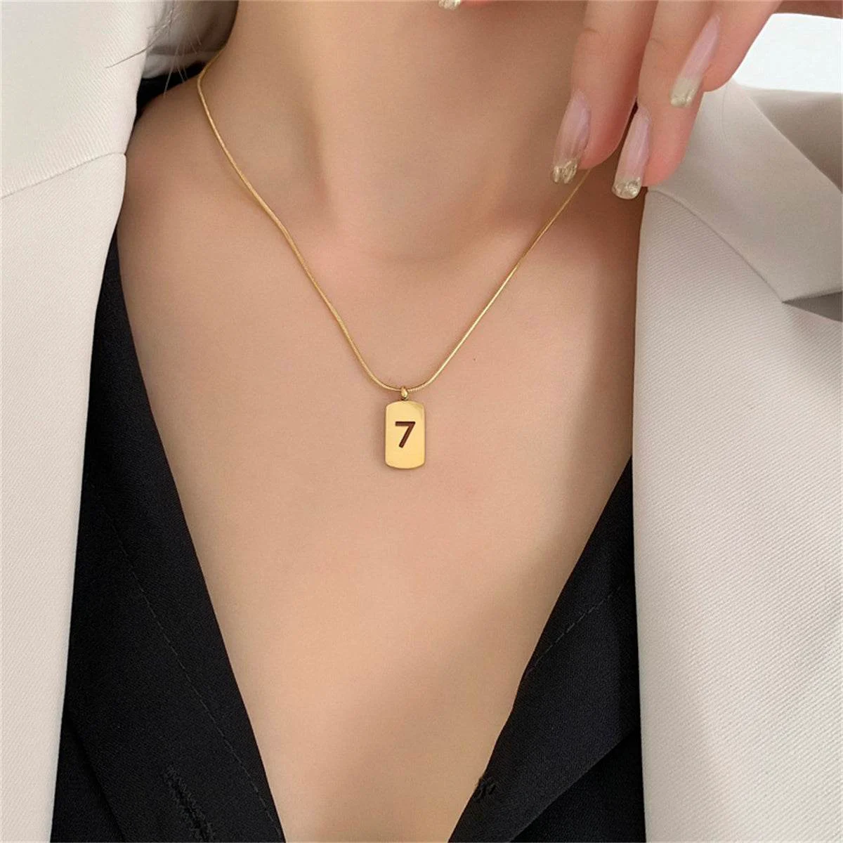 Relaxed Goldtone Seven Days Nice Week Pendant Necklace Breathable