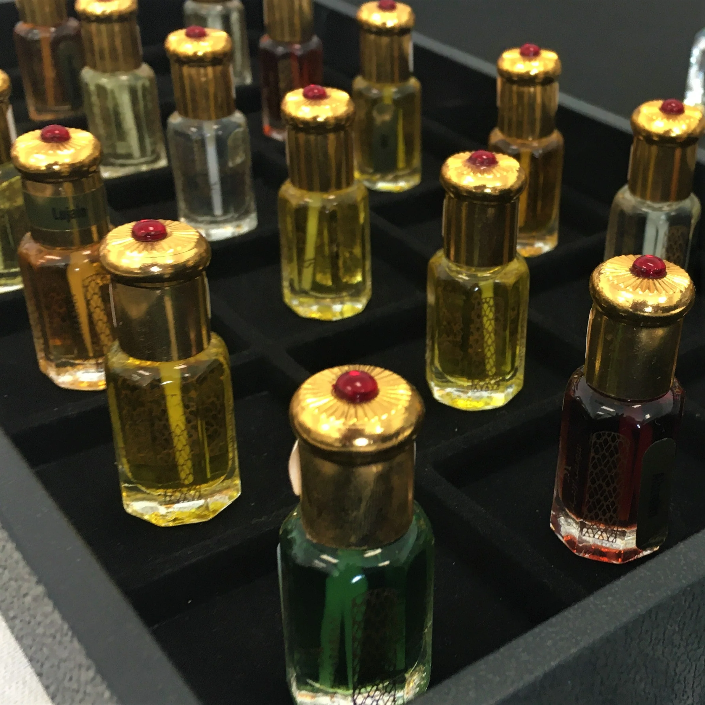 Prestigious 2022 Artisan Perfume Oils Collection Convenient