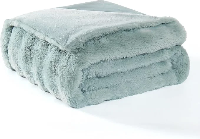 Quality Modern Threads Water-Resistant Faux Rabbit Fur Pet Blanket Lightweight
