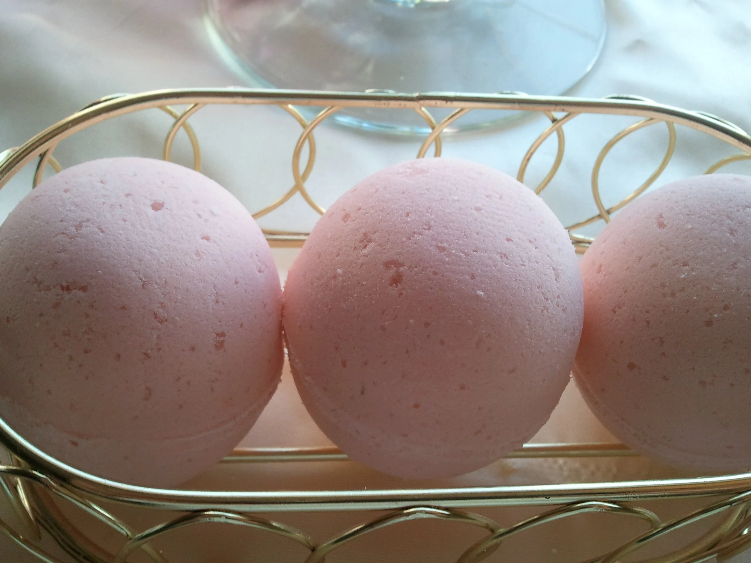 High-Performance Spa Pure Sugar Bath Bombs 3 Pink Sugar Luxury Bath Bomb Fizzies Large 5 Oz Handmade in The USA with Shea Cocoa Butter Ultra Moisturizing Great… Top-Quality