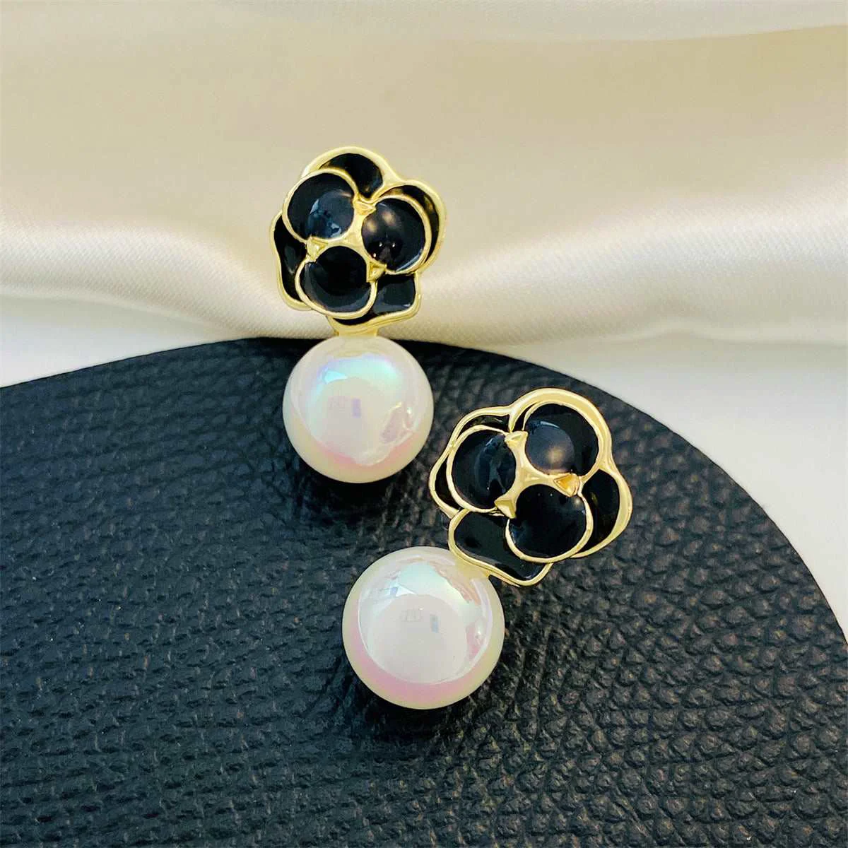 Relaxed White Pearl Black Enamel Goldtone Flower Drop Earrings Flexible