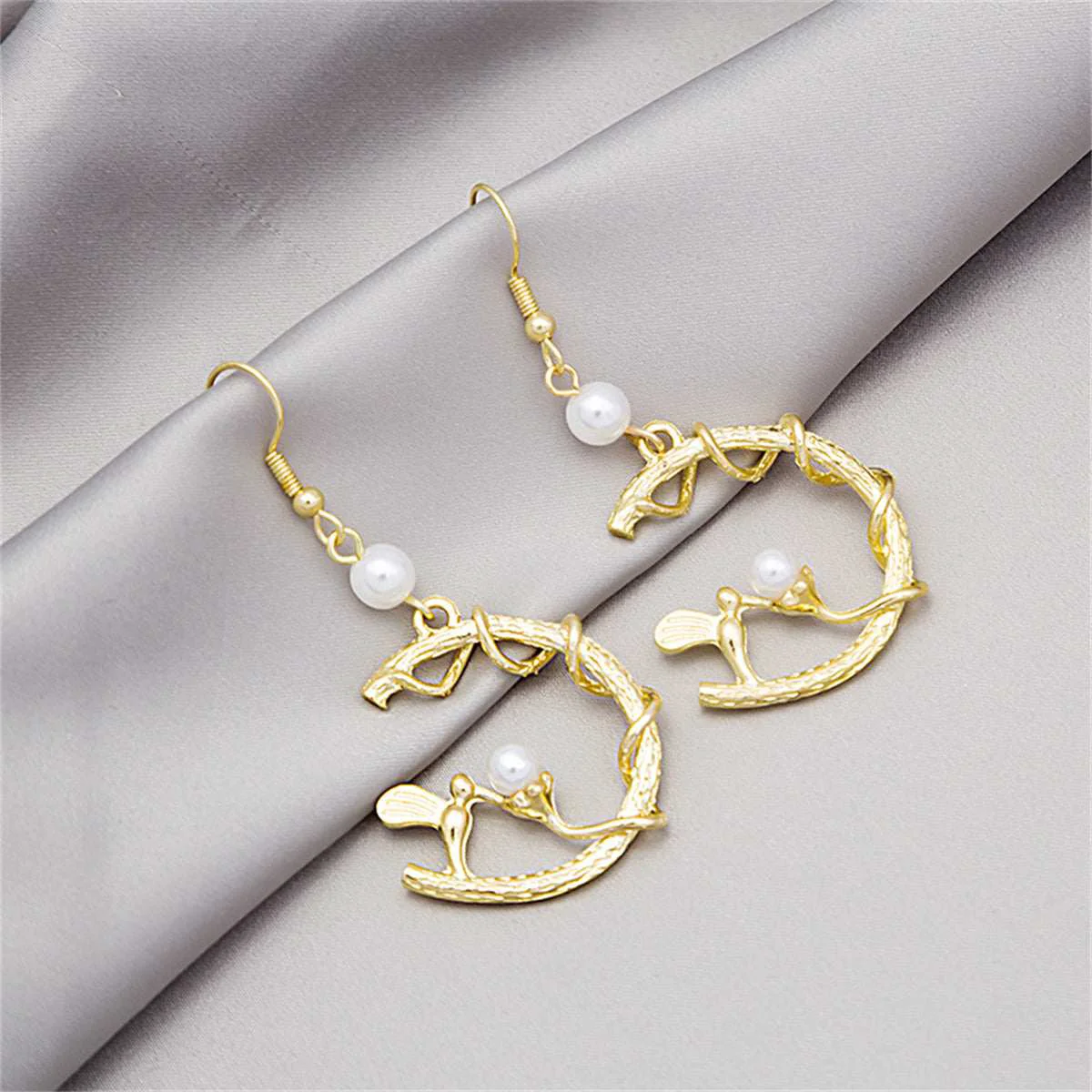 Smart Pearl Goldtone Bird Circle Drop Earring Reliable