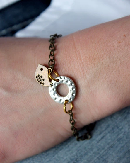 High-Performance Bird Circle Mixed Metal Bracelet Top-Quality